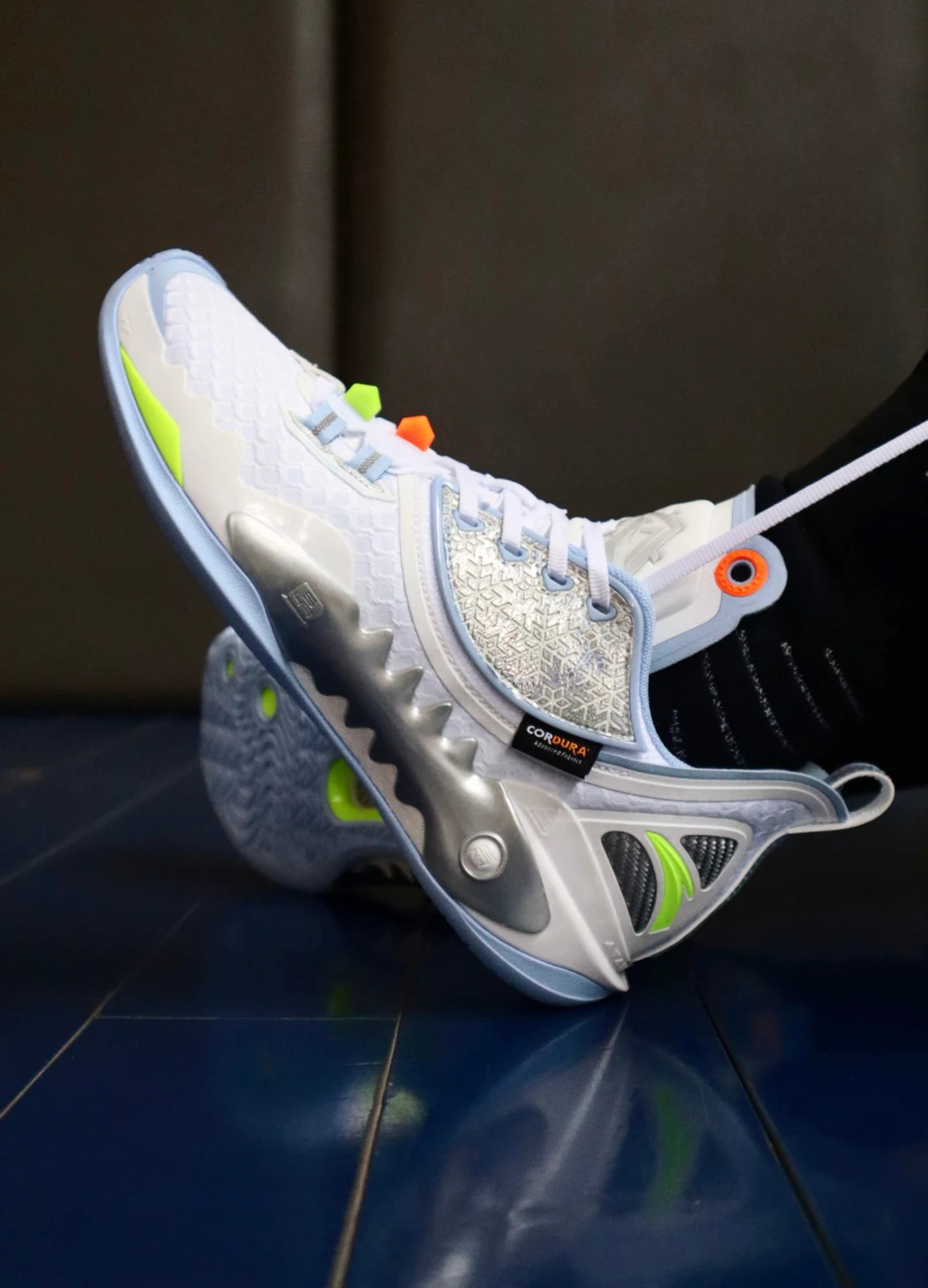Kyrie Irving x Anta Shock Wave 5 V2 Christmas