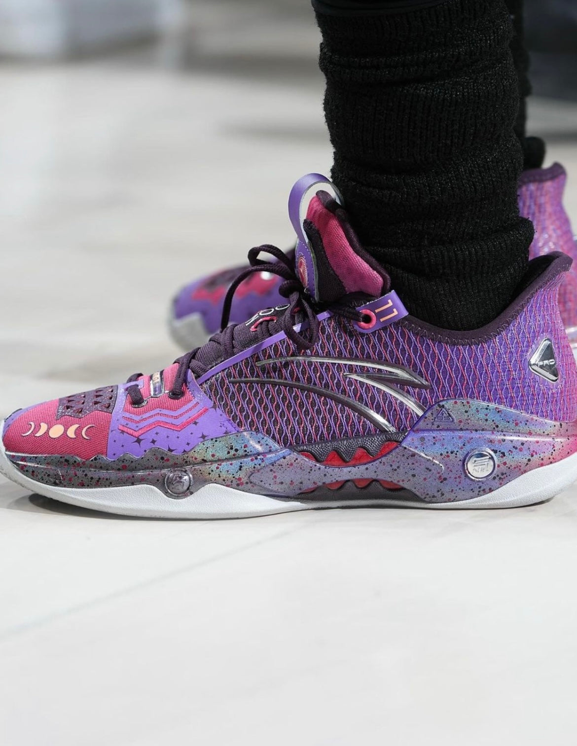 Kyrie Irving x Anta Shock Wave 5 Pro - Moon