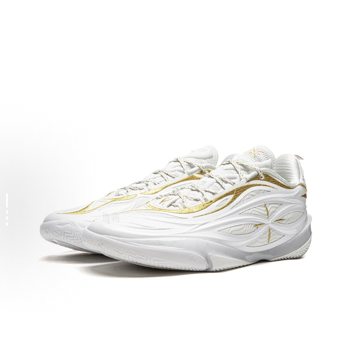 LI-NING　wade808 5 ultra　白/金 28cm Li-Ning Wade 808 5 Ultra V2 - White/Gold – Anto Sports