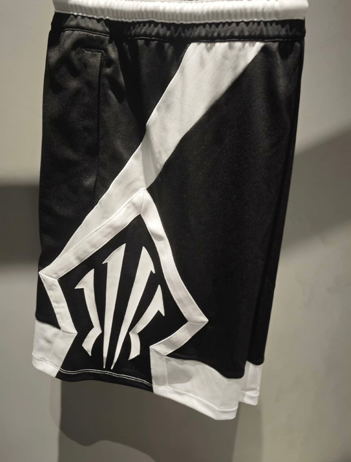 Kyrie Irving x Anta KAI 1 Shorts